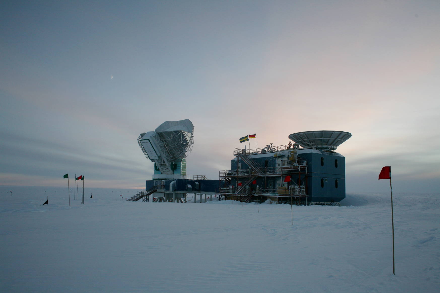 The South Pole Telescope during the sunset (opposite from the sun). Did you notice the moon?