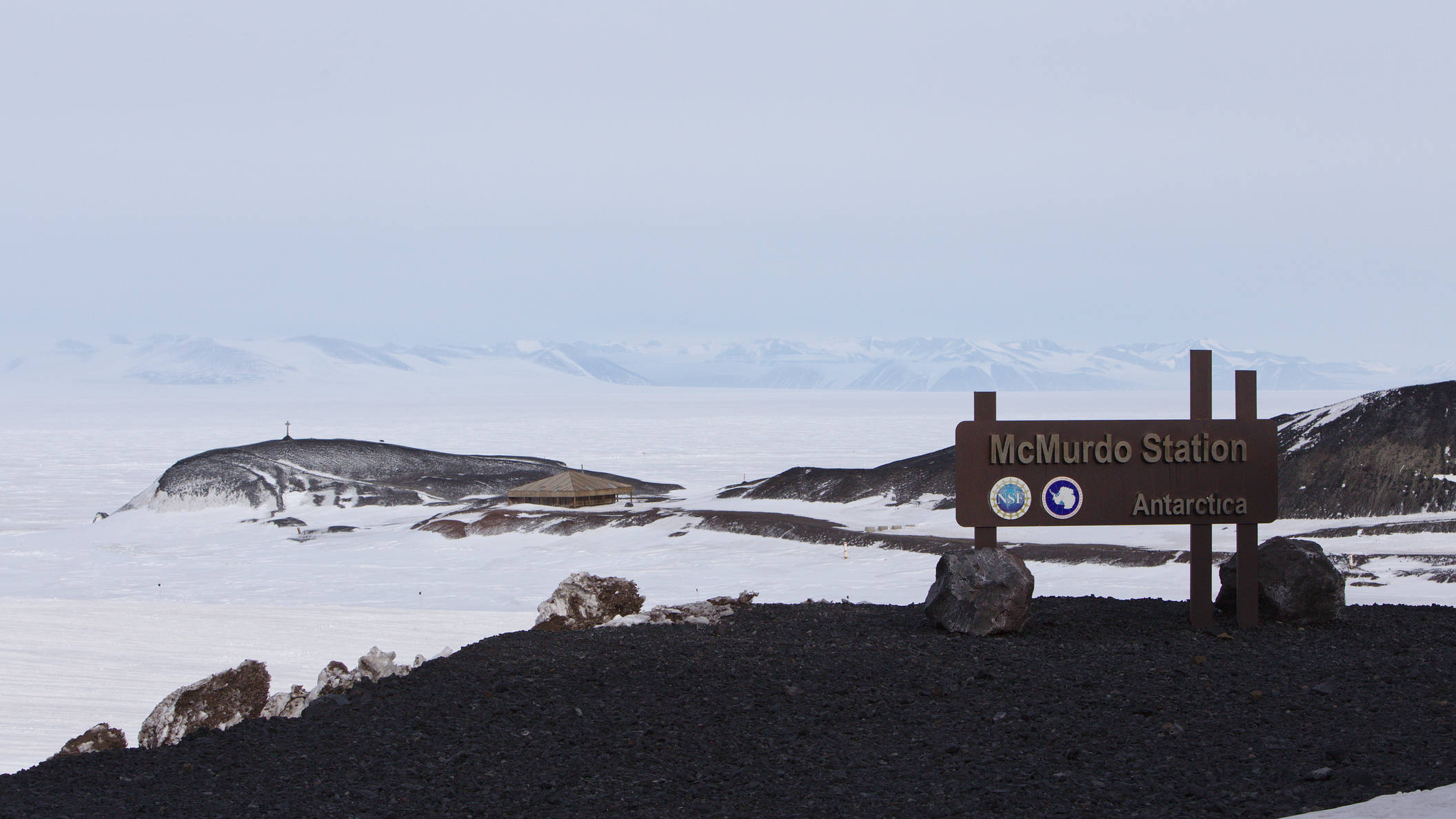 Arrival in McMurdo. In the background: hut point with Scott's Discovery Hut from 1902